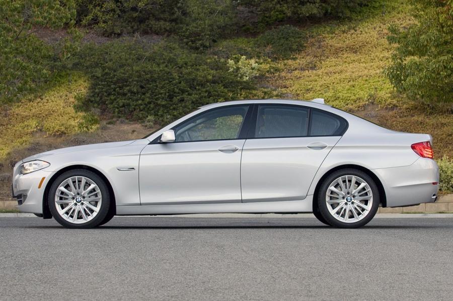  BMW 550i 2011 года  (фото 39 из 51)